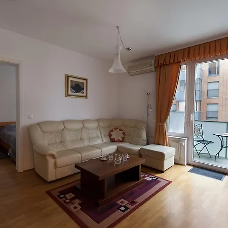 Anita Tour As Apartment *